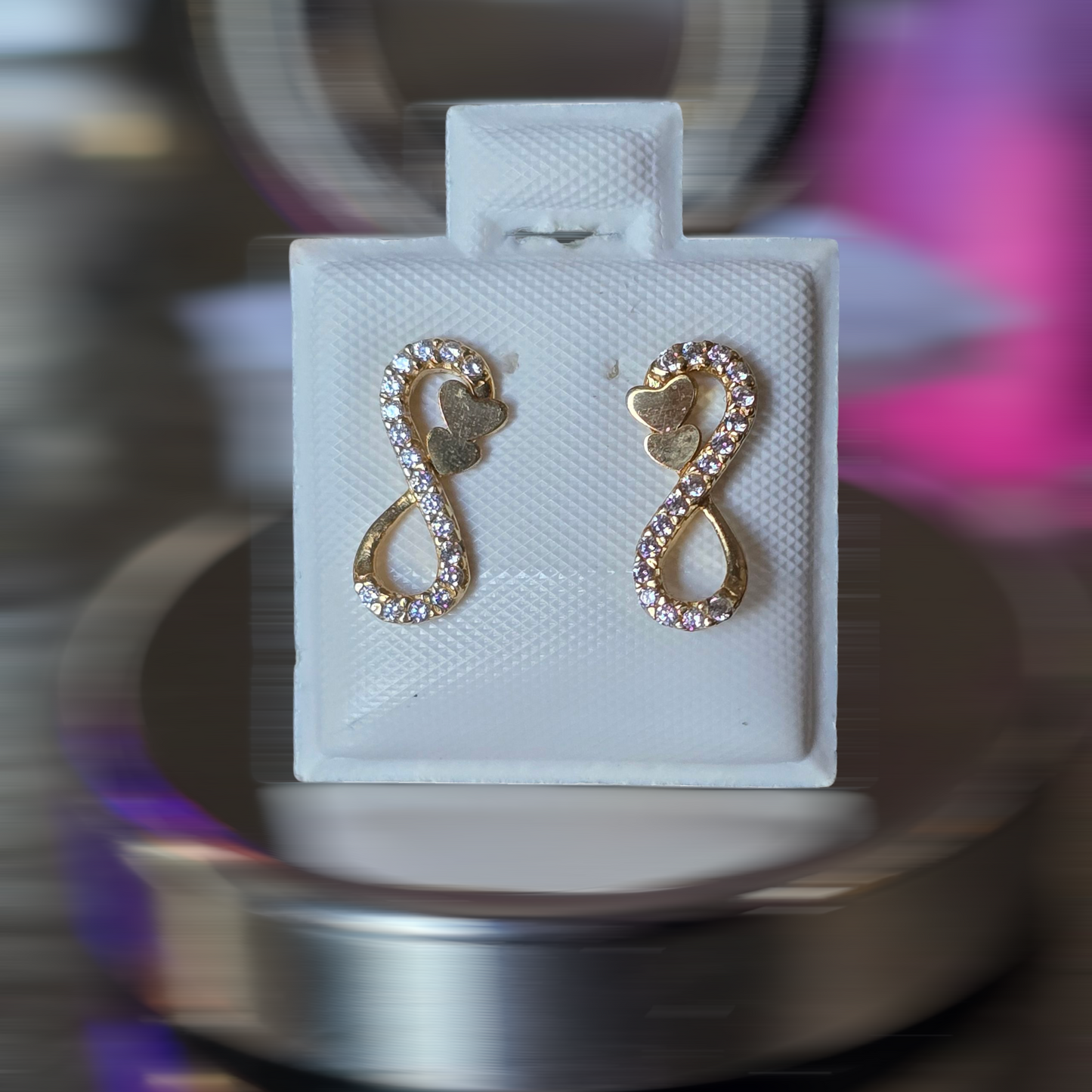 Zarcillos infinito tapa de mariposa de 1.1 gramos en Oro18kilates italiano amarillo con zircones blanco