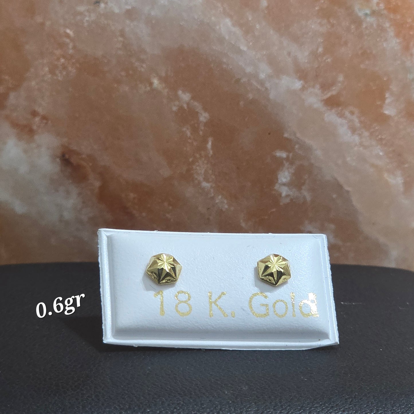 Zarcillos de media bola diamantada de 0.6gr