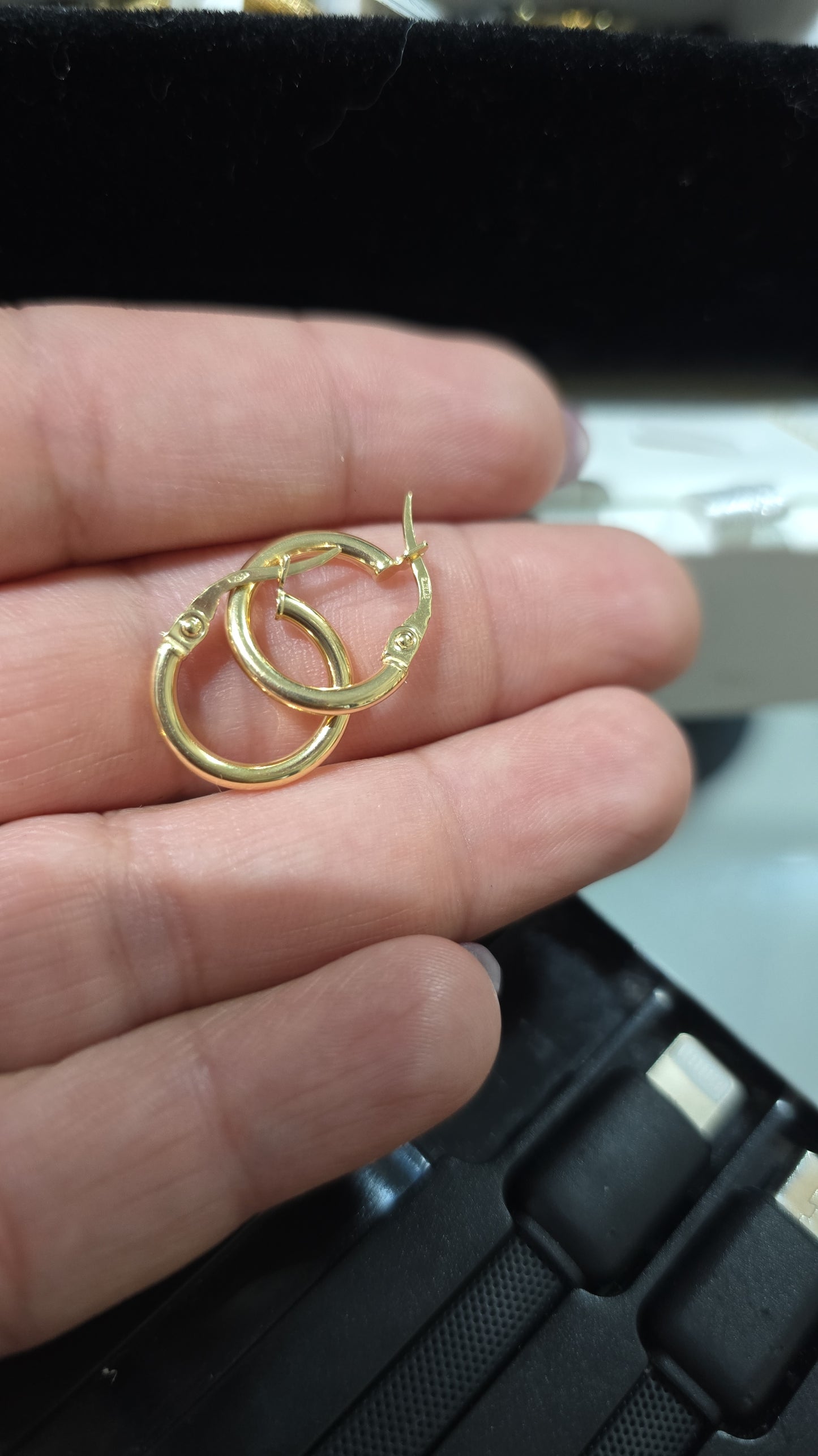 Argollas lisas medianas en Oro18kilates italiano amarillo de 1.1gramos