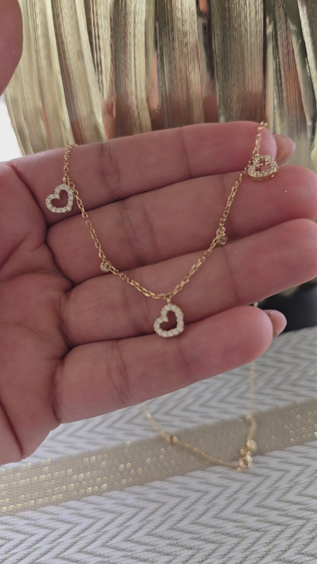 Set of hearts with white zircons, 45cm, in 18-karat Italian yellow gold, 3.9 grams