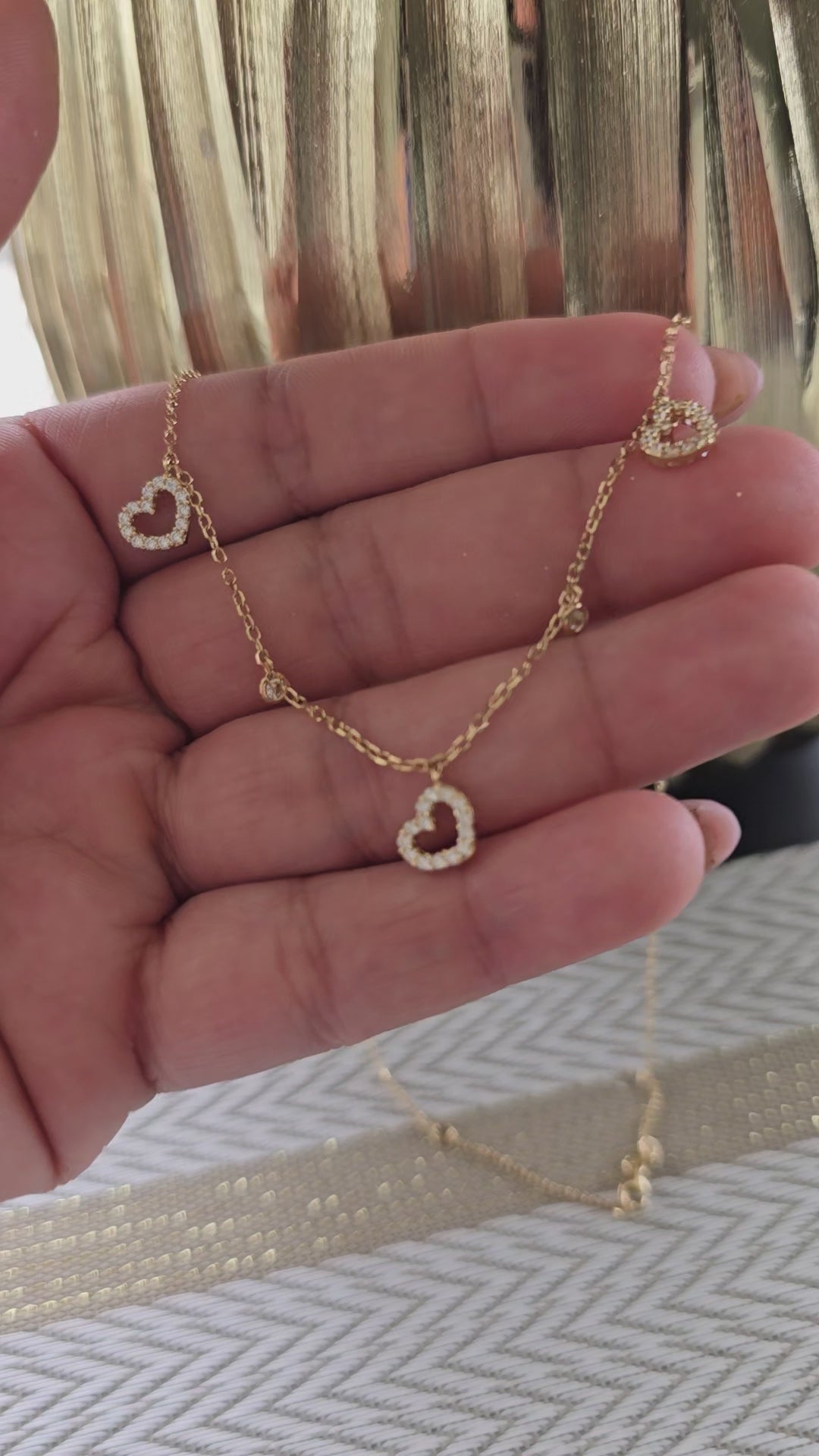 Set of hearts with white zircons, 45cm, in 18-karat Italian yellow gold, 3.9 grams