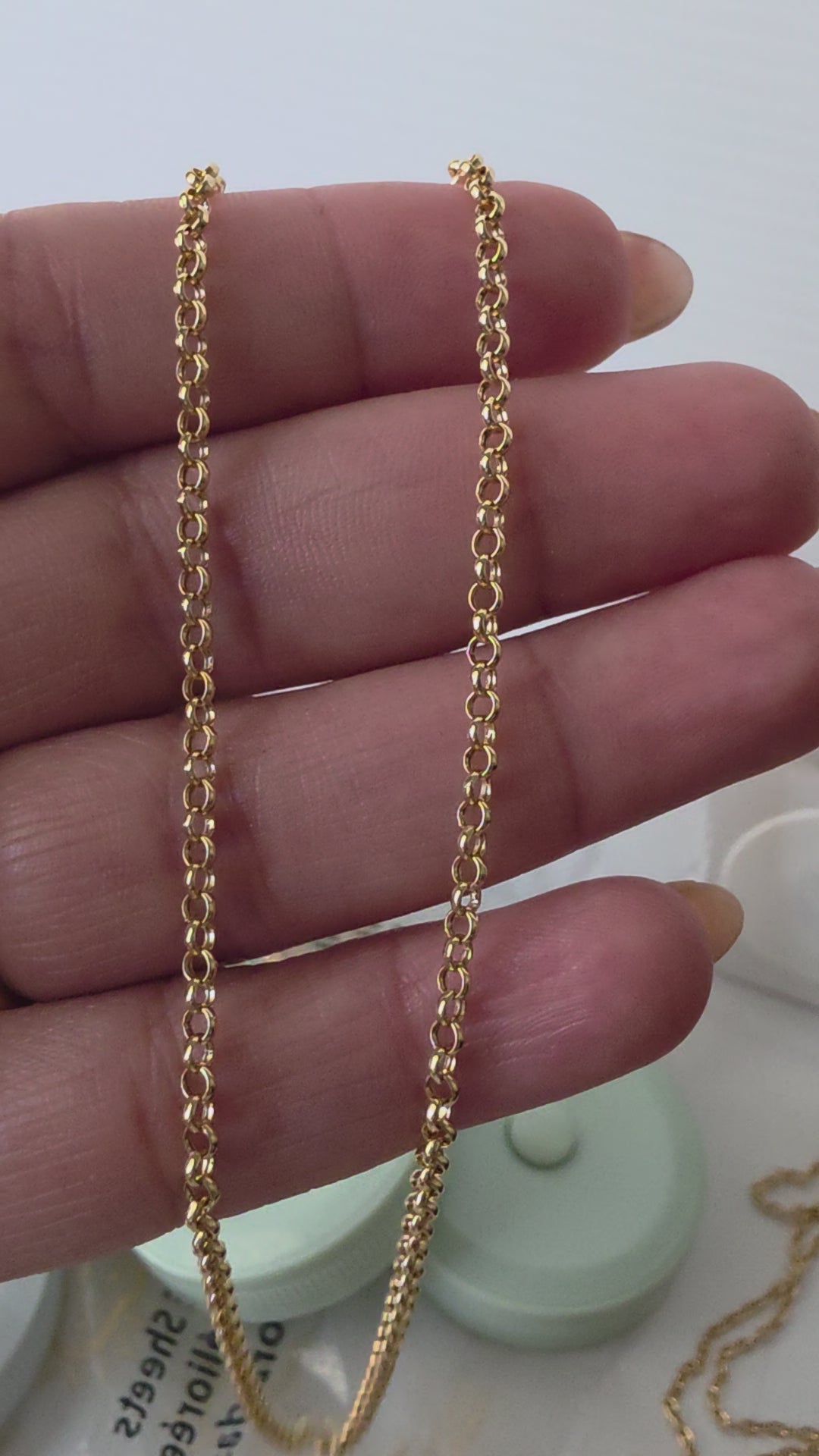 Necklace roll on