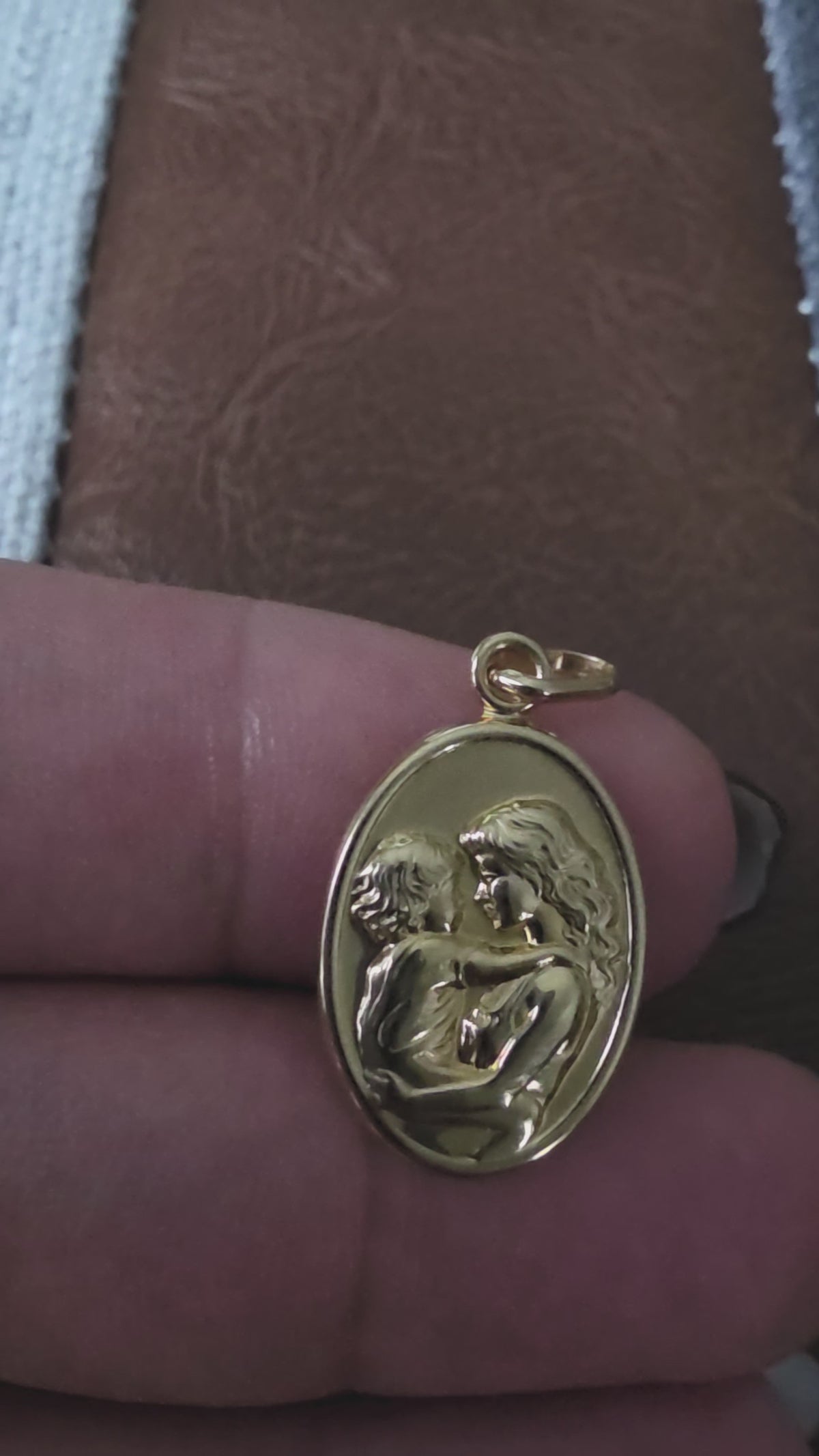 Mother and child pendant – solid 18k gold