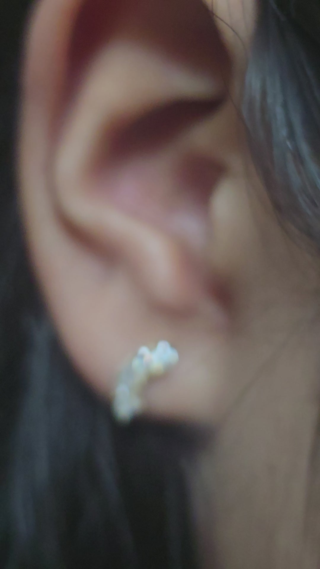 Pendientes de lazo con circonitas blancas