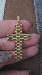 Dije de Cruz de Eslabones – oro sólido de 18 kilates