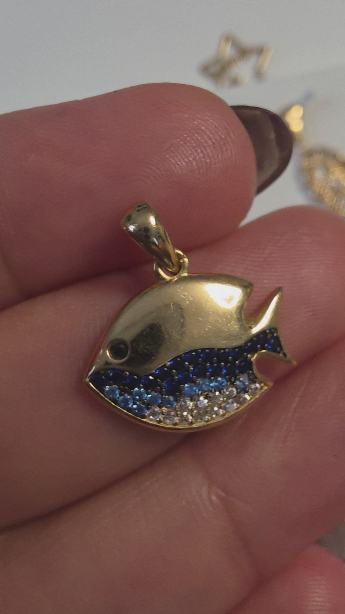 Fish pendant – solid 18k gold