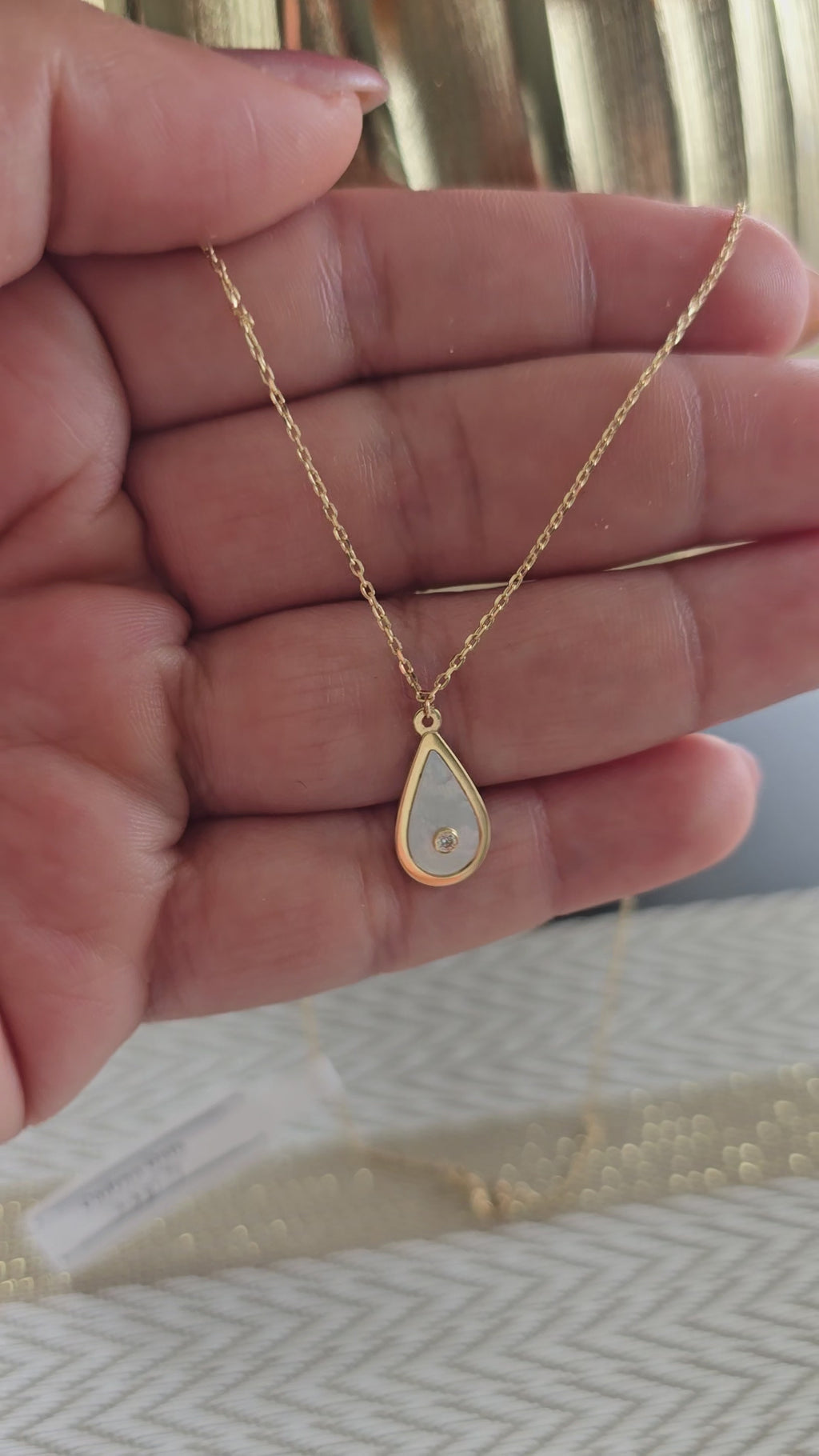 Set of 45cm extendable mother-of-pearl drop chain in 2.4 grams Italian yellow 18karat gold