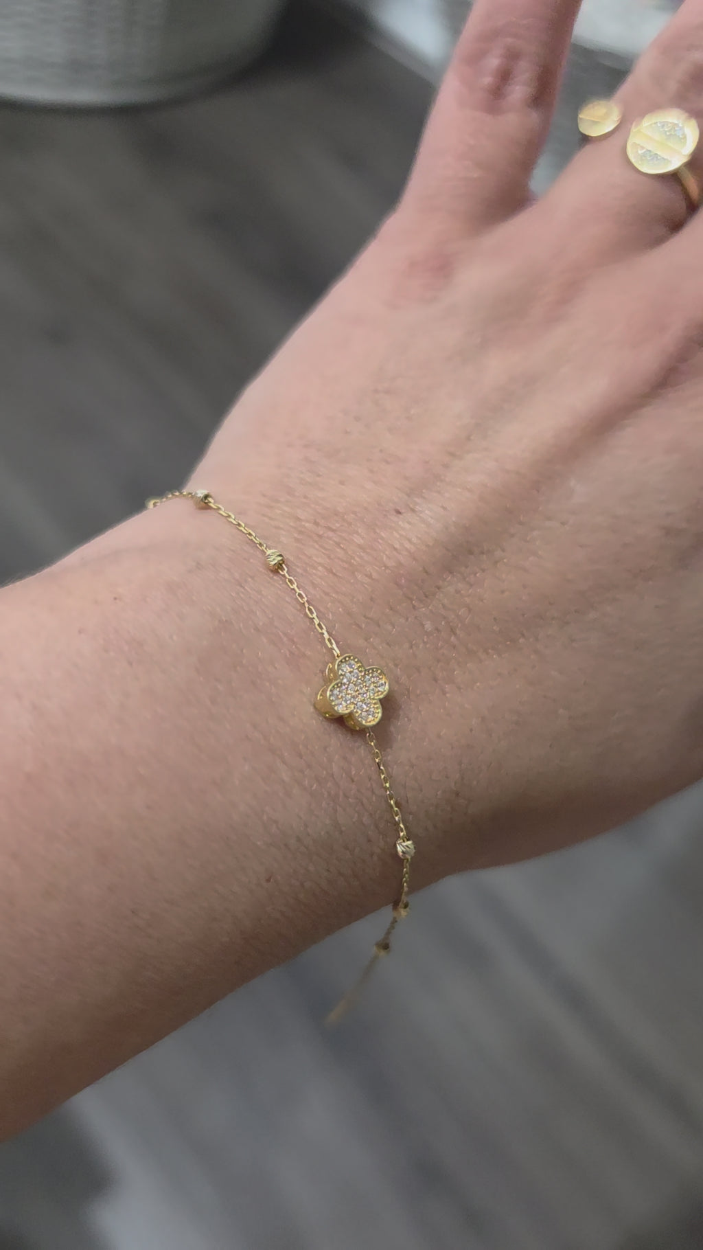 Pulsera de trébol reversible en oro amarillo italiano de 18 quilates