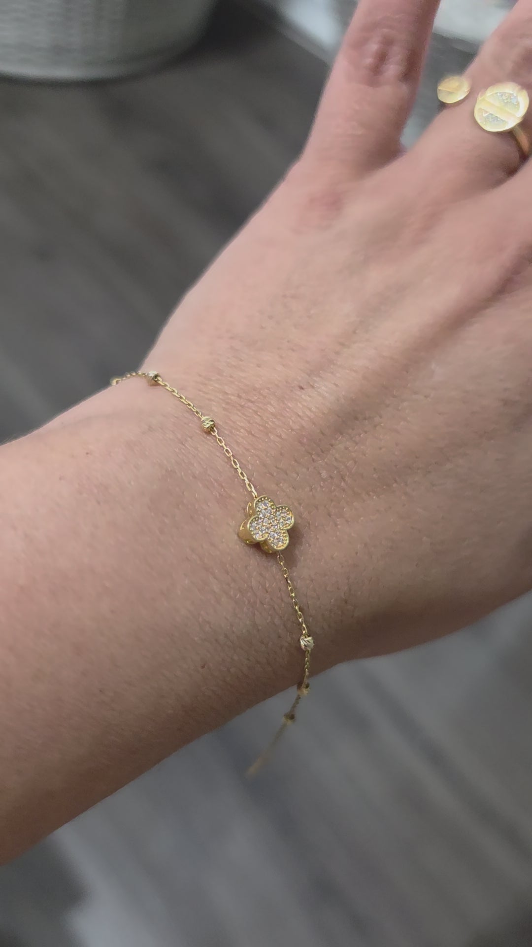 Pulsera de trébol reversible en oro amarillo italiano de 18 quilates
