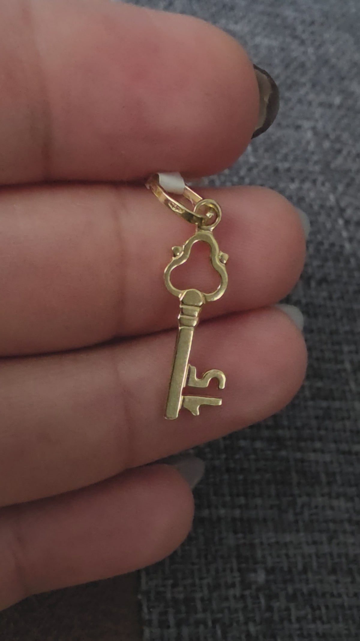 Key pendant – solid 18k gold