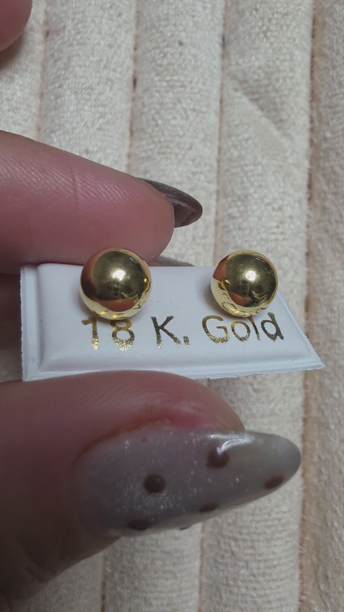 Aretes de Bola Clásicos – oro sólido de 18 kilates
