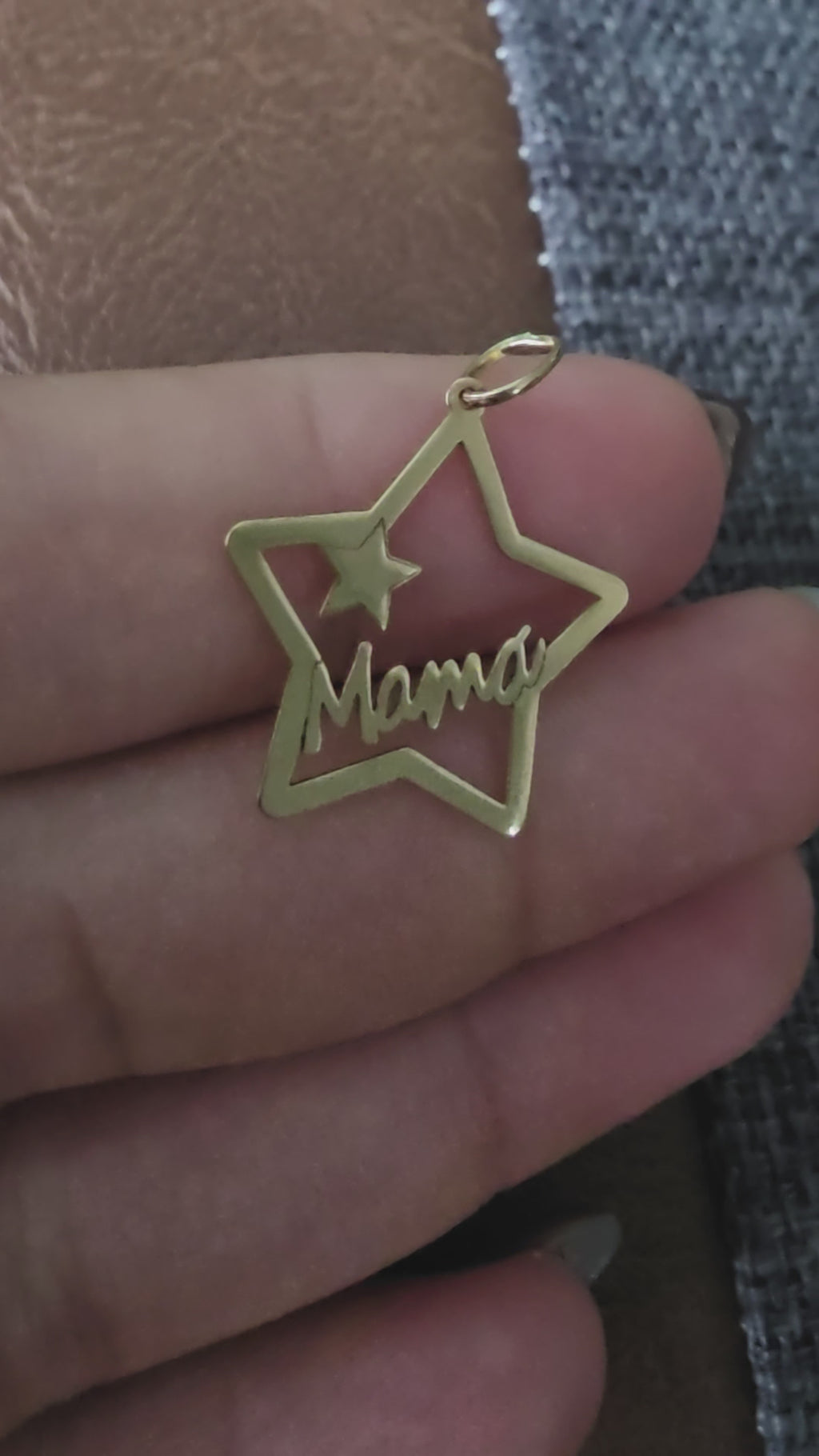 Dije de Estrella con Bebé – oro sólido de 18 kilates