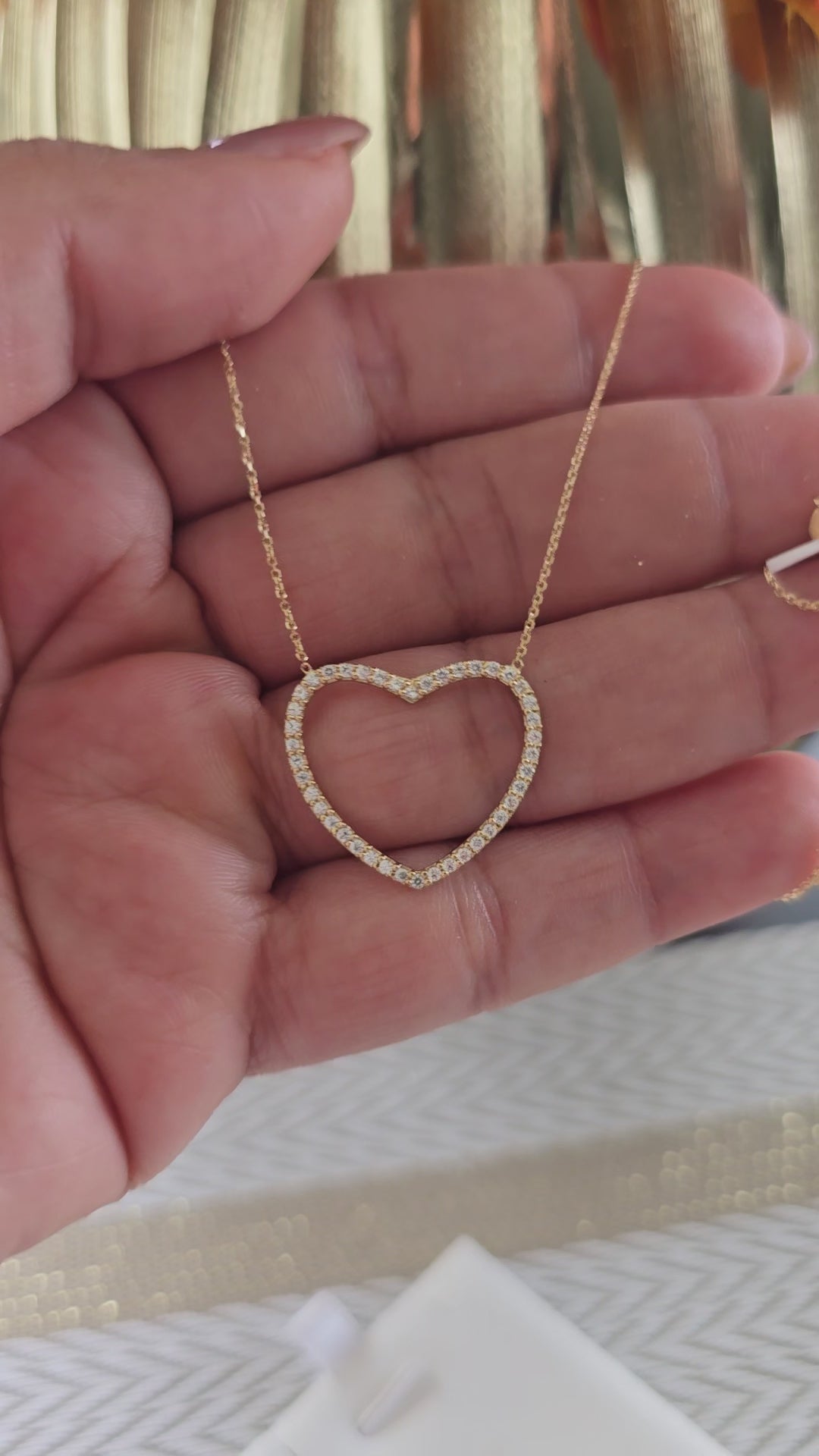 Large heart set with white zircons, 45cm extendable, in 18karat Italian yellow gold, 2.5 grams