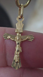 Colgante de Jesucristo tallado con diamante