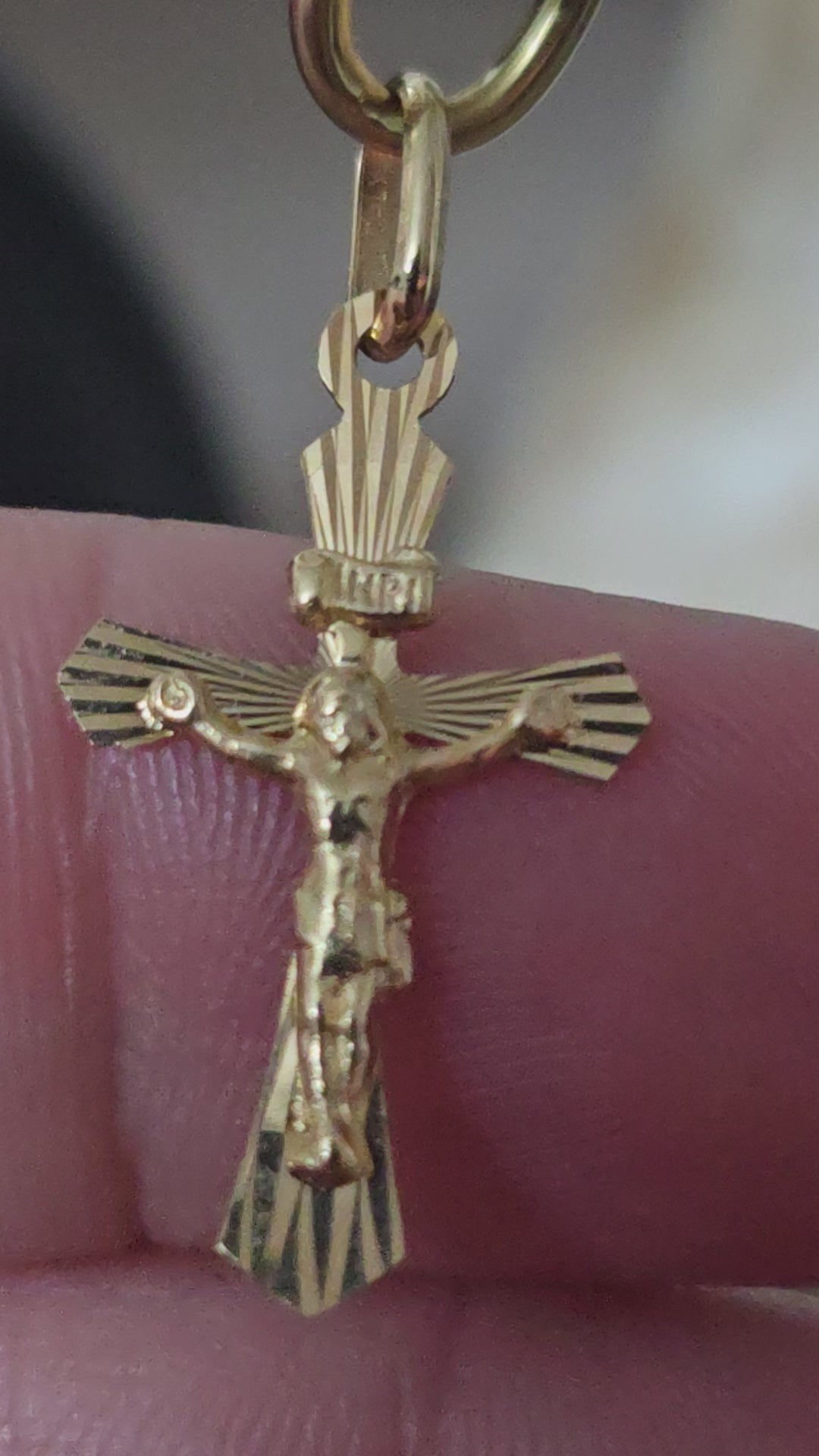 Colgante de Jesucristo tallado con diamante