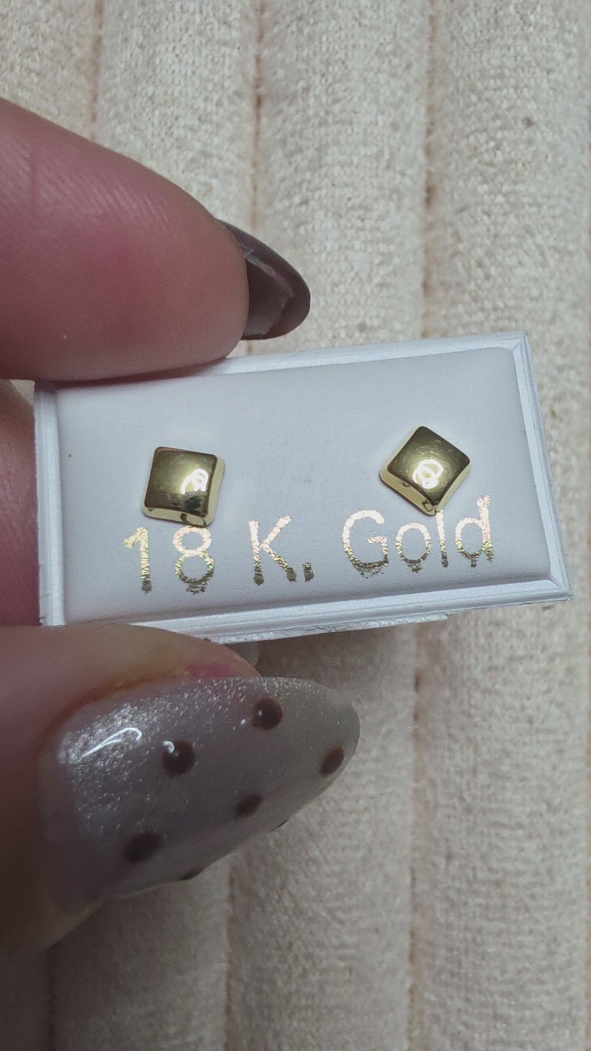 Square stud earrings – solid 18k gold