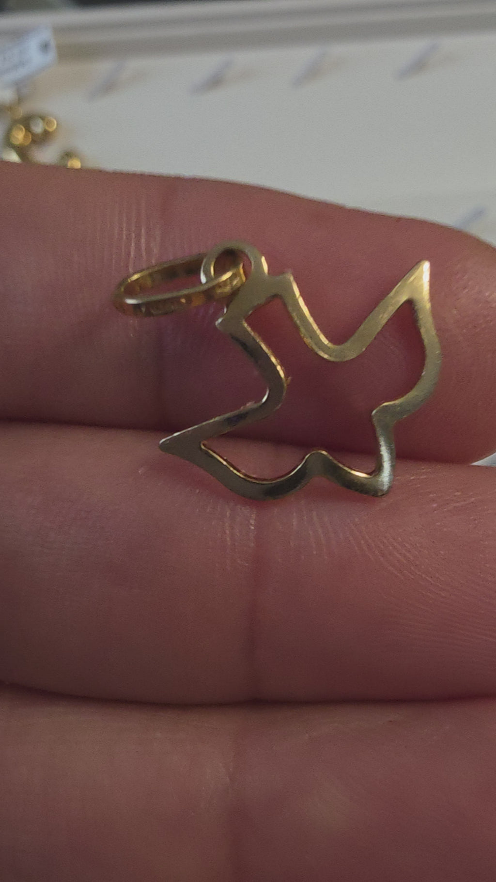 Dove pendant – solid 18k gold