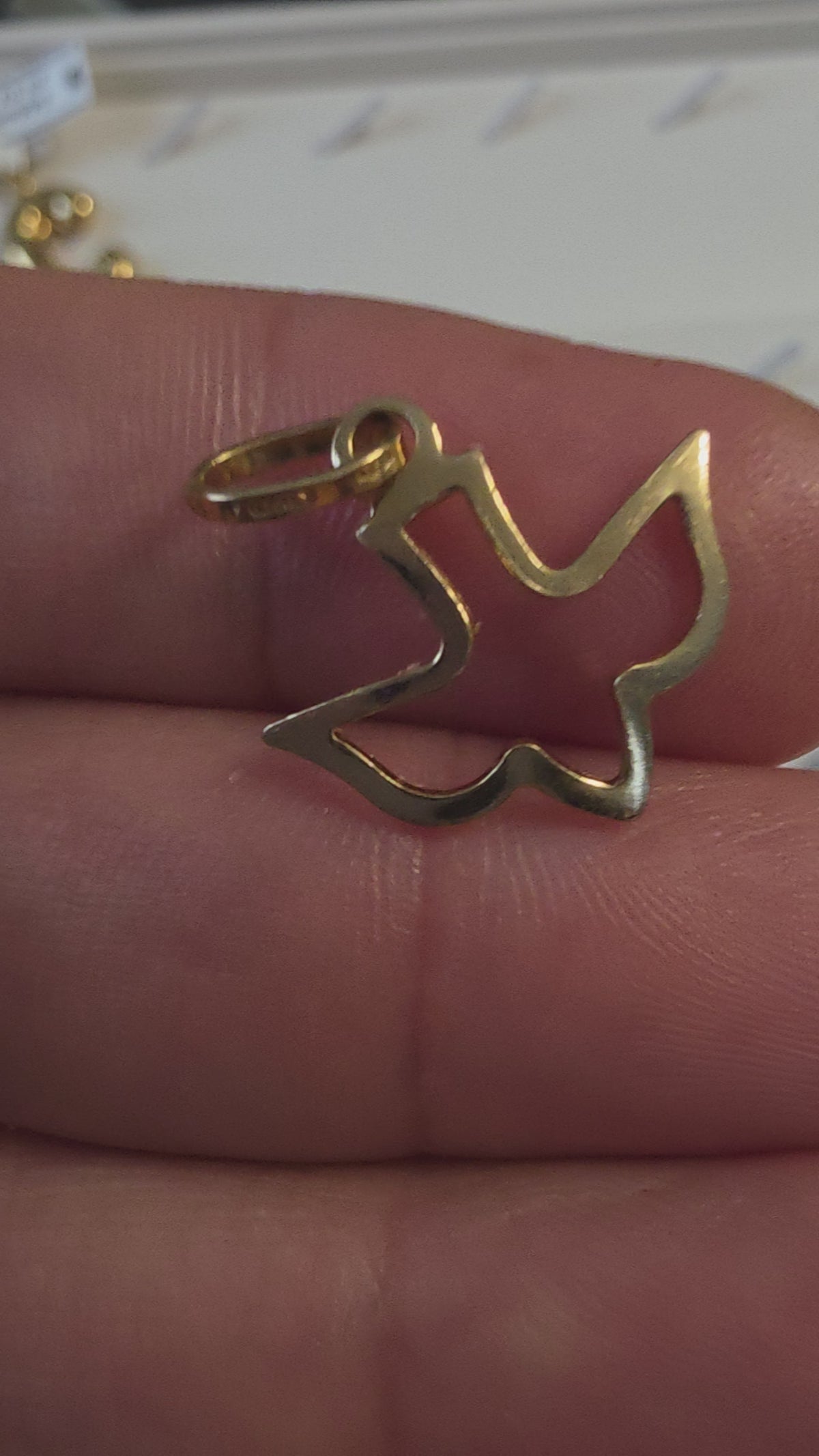 Dove pendant – solid 18k gold