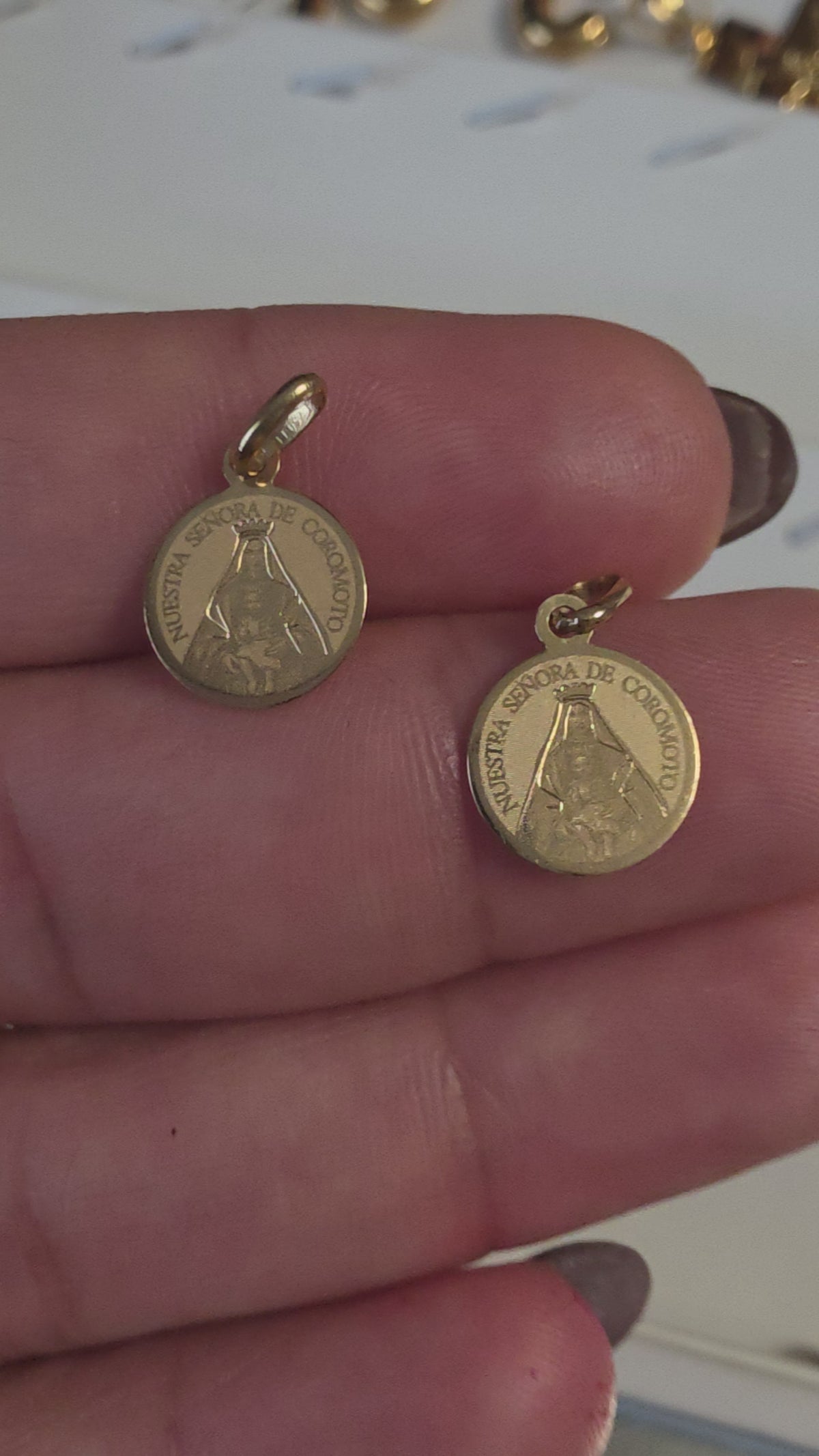 Coromoto medal pendant – solid 18k gold