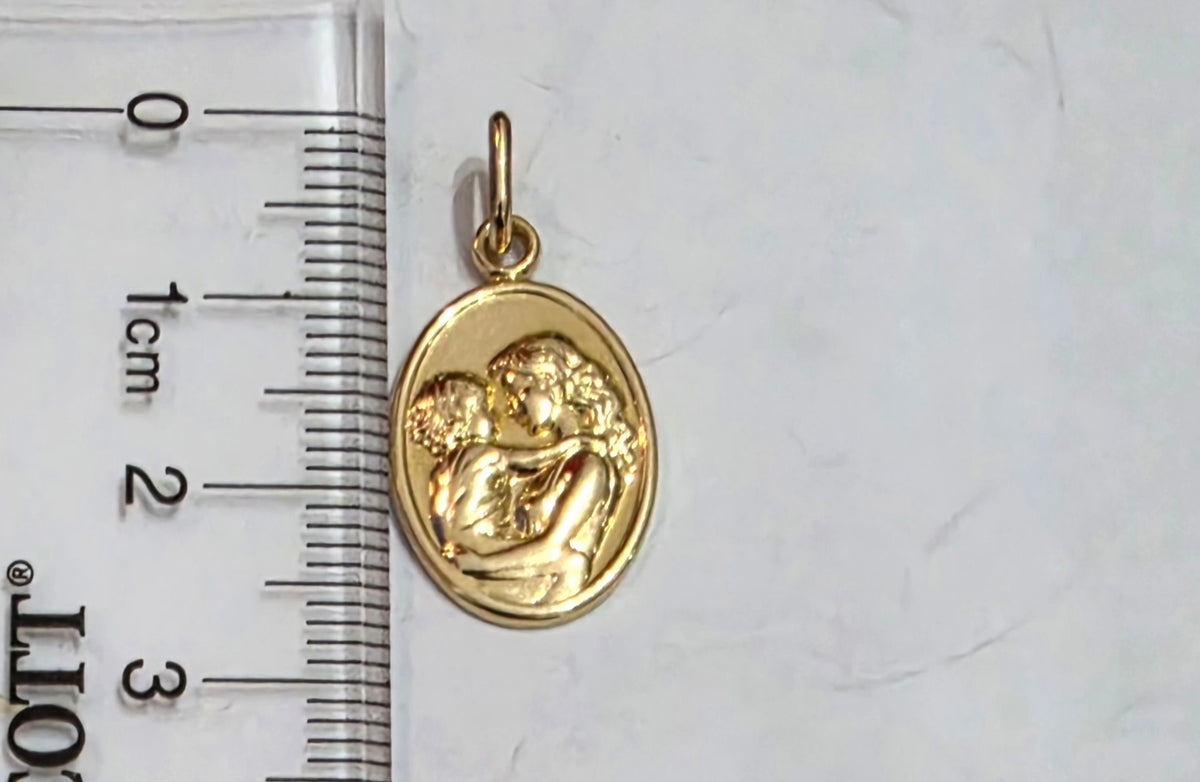 Mother and child pendant – solid 18k gold