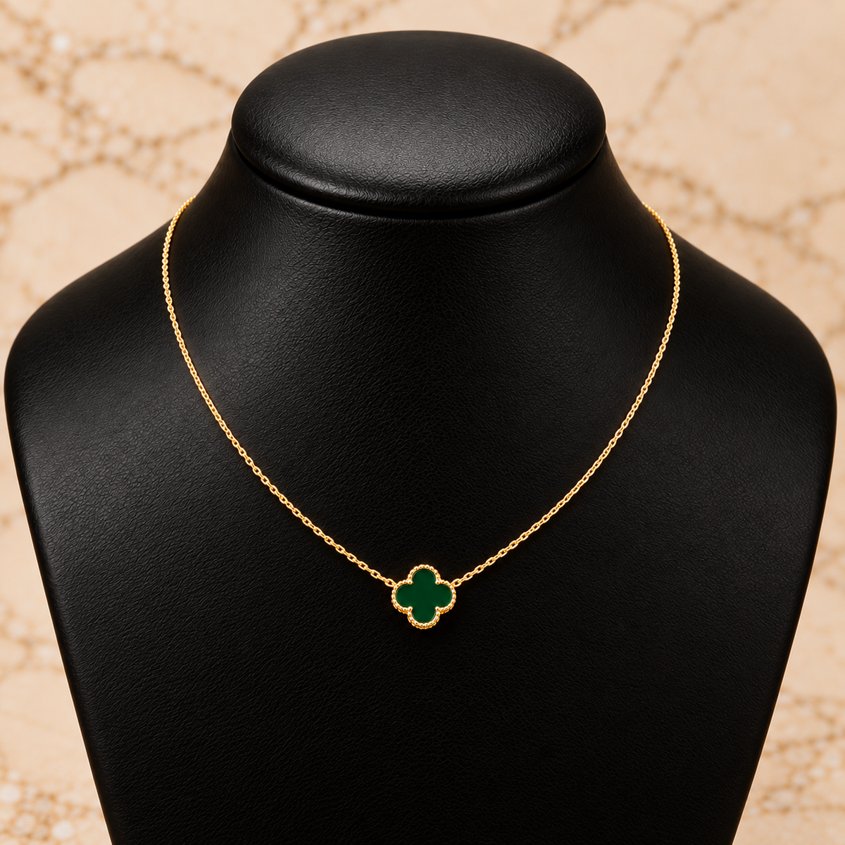 Green clover pendant necklace – solid 18k gold
