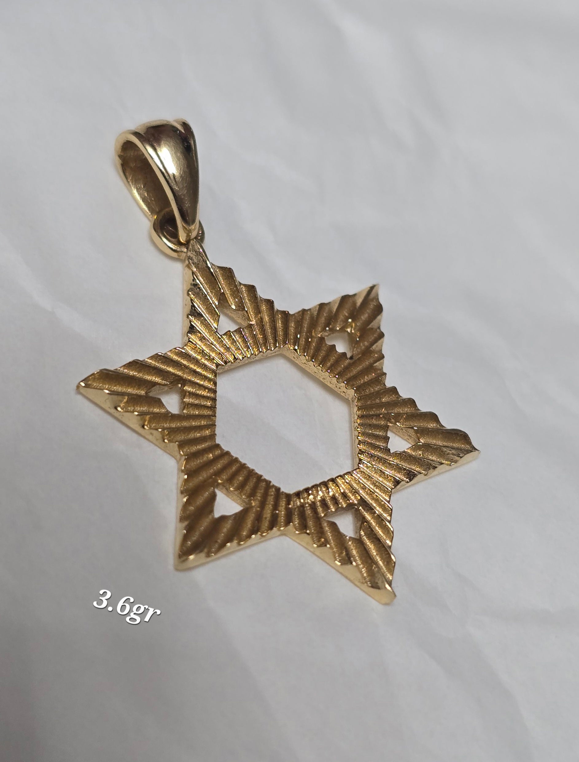 Large Star of David pendant weighing 3.6 grams
