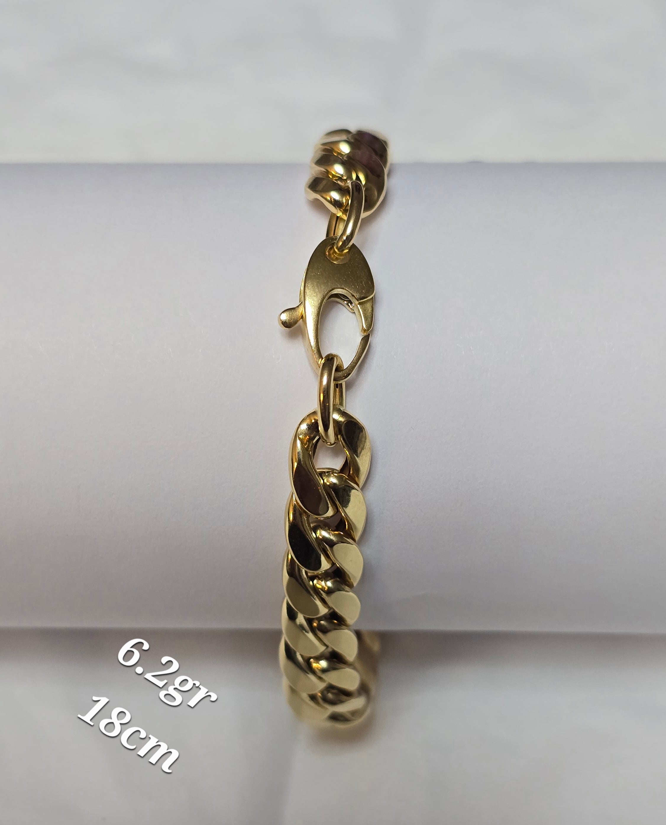 Cuban link bracelet in 18-karat Italian yellow gold, 18 cm long, 6.2 grams