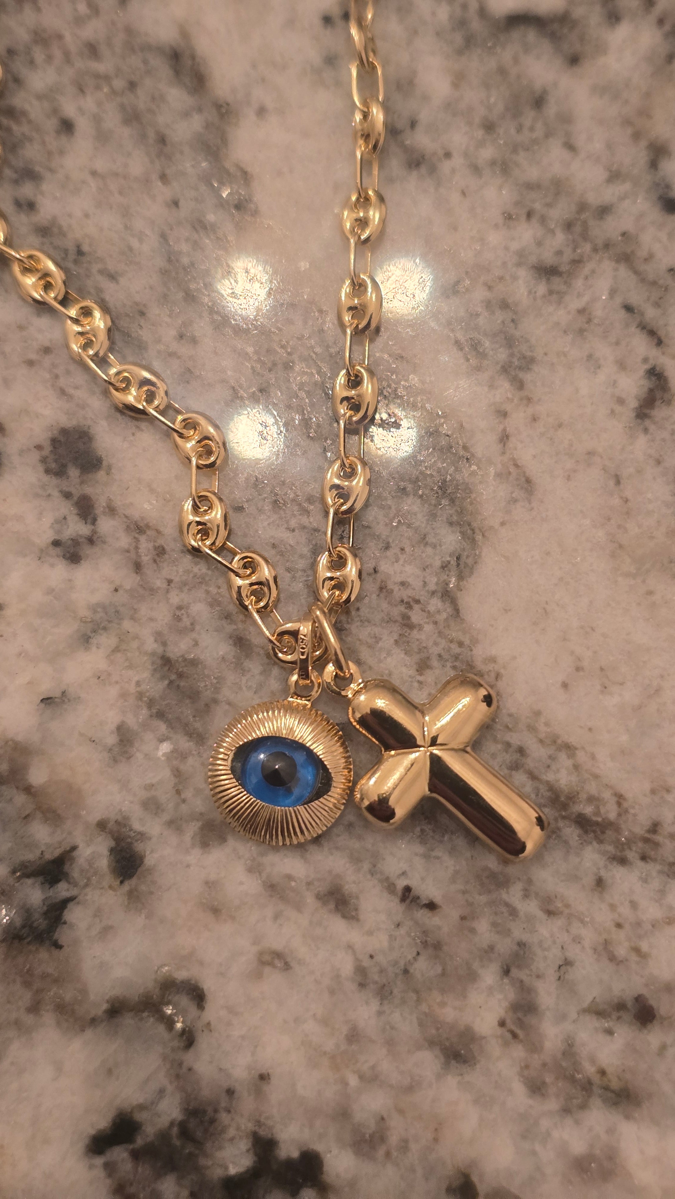 Sert Gucci protection in 18-karat Italian yellow gold, 10.8