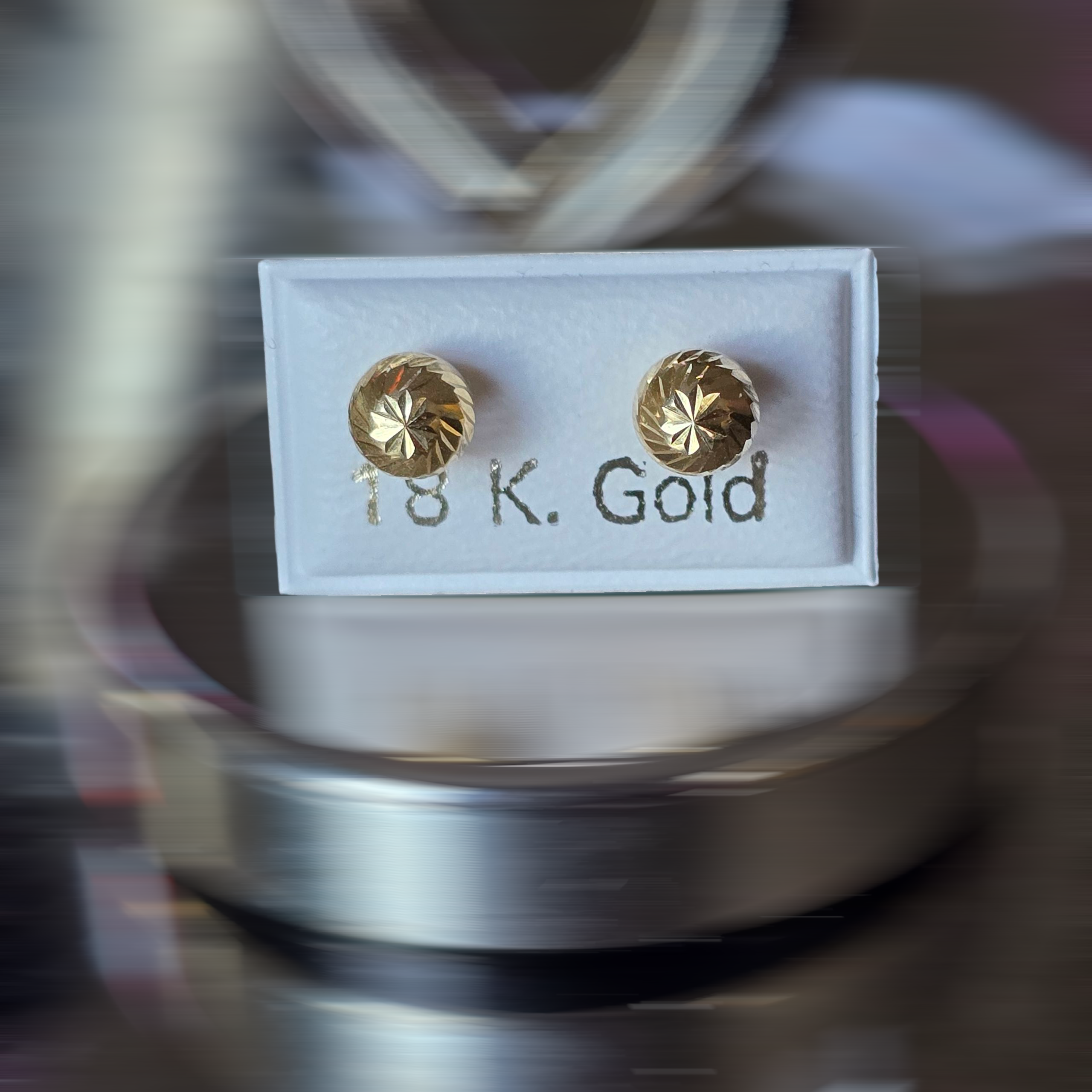 Diamond-cut ball earrings with safety screw-on cap, 0.7 grams, in 18-karat Italian yellow gold