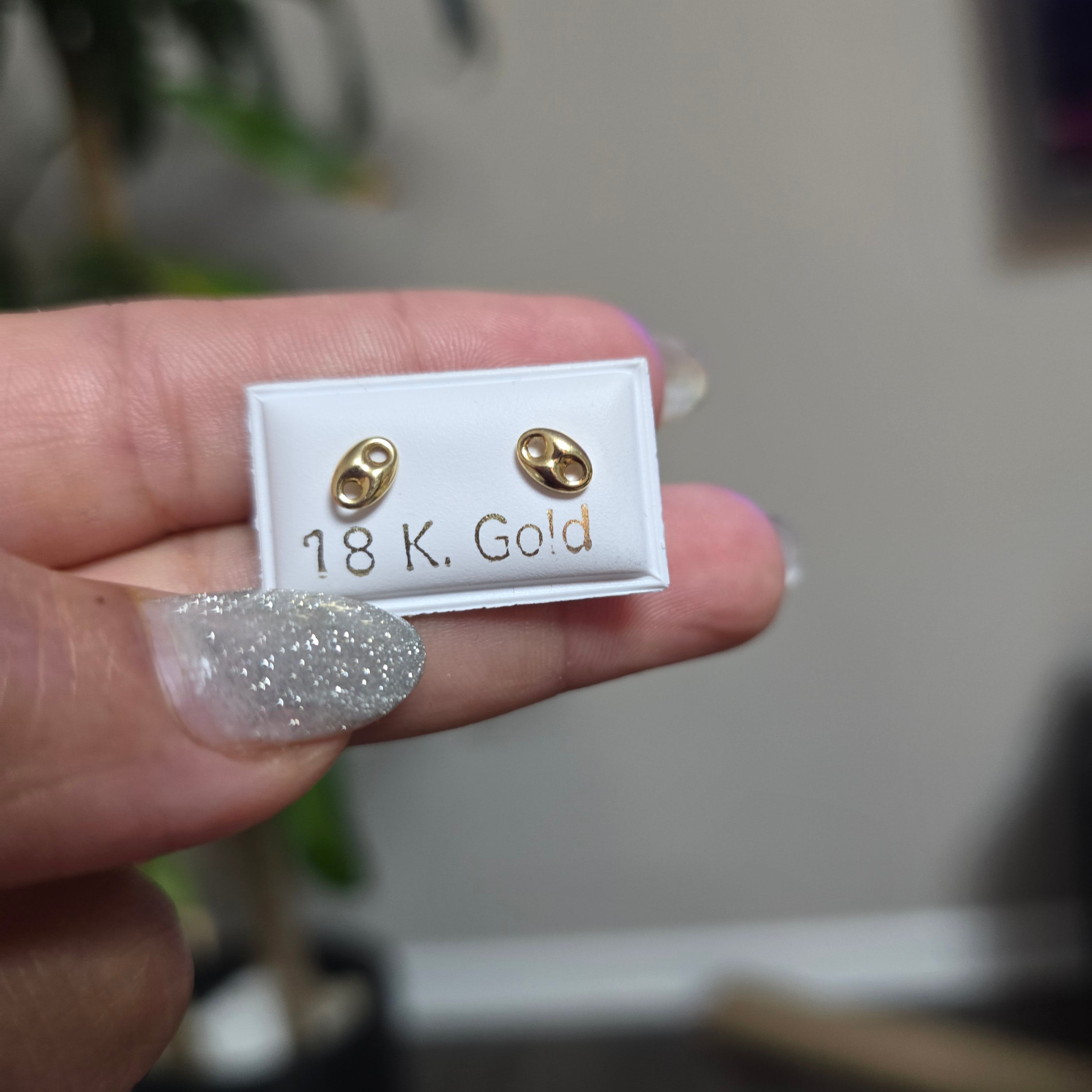 Gcc earrings with safety screw cap, 0.5 grams, in 18-karat Italian yellow gold