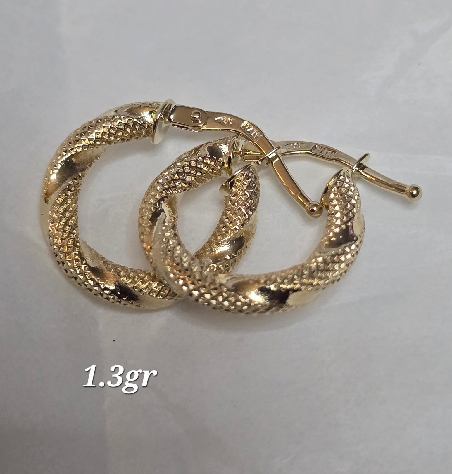 Small turned rings 1.7cm of 1.3gr