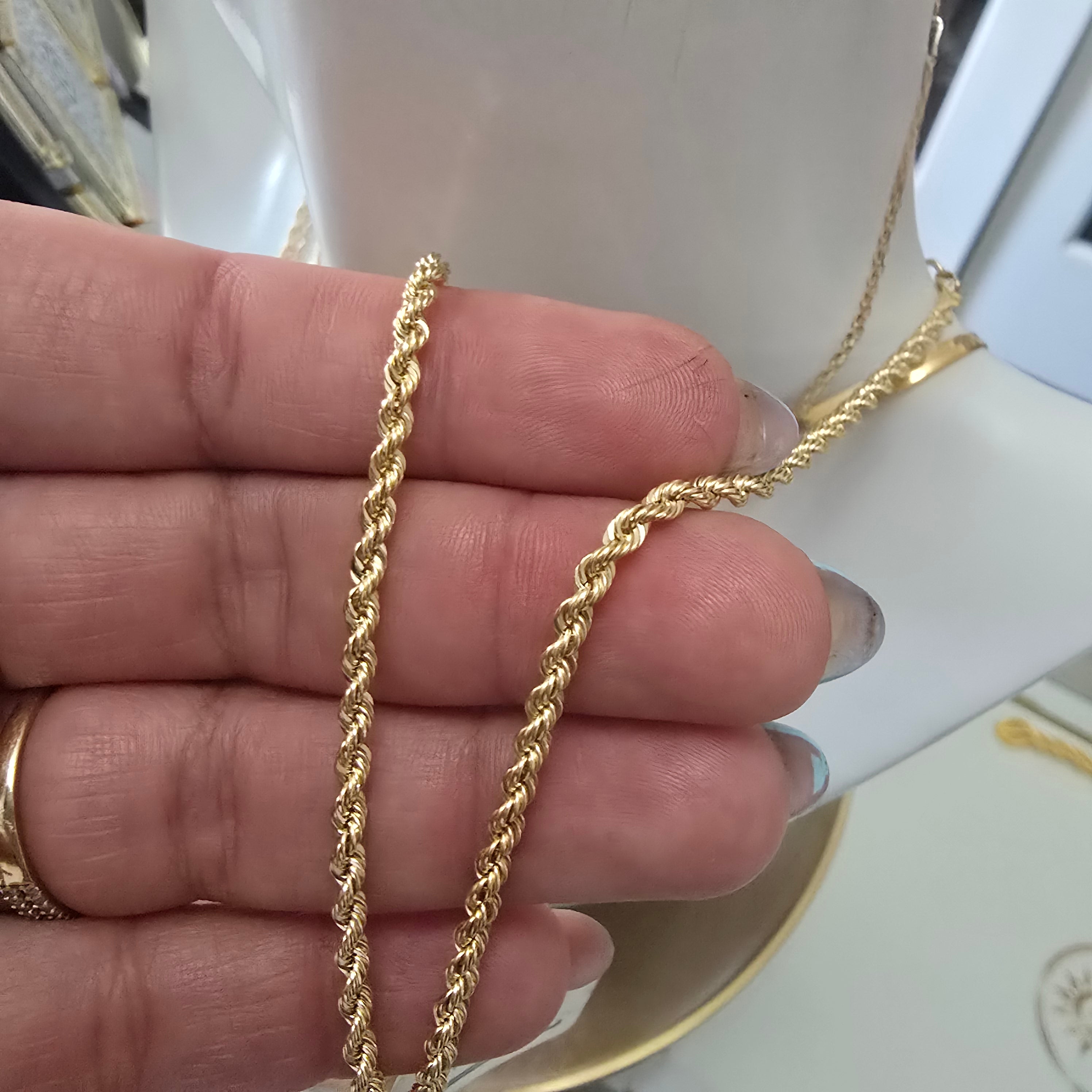 50cm loop woven chain in 18karat Italian gold, 4.1 grams