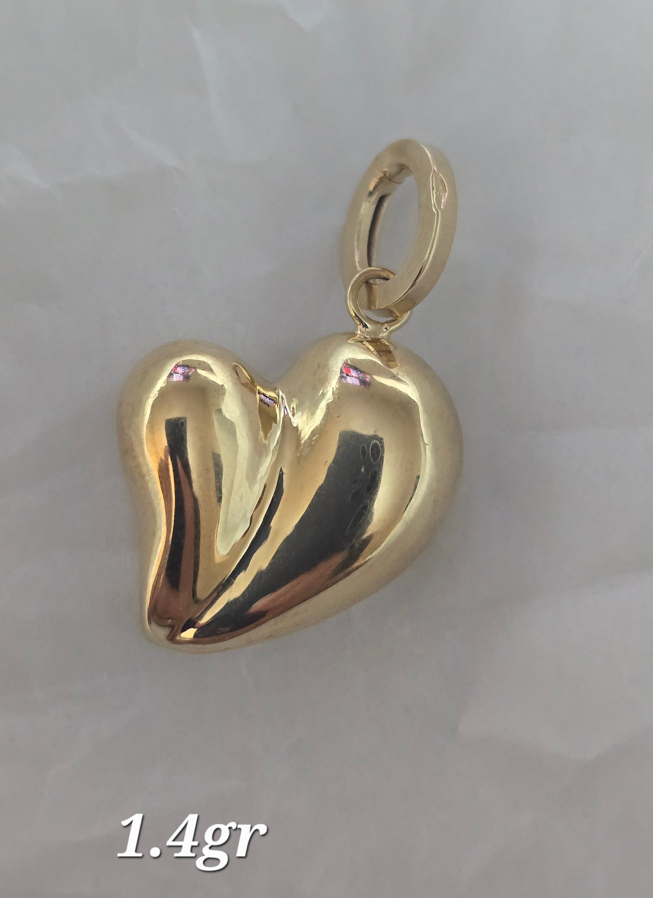 Heart pendant weighing 1.4 grams