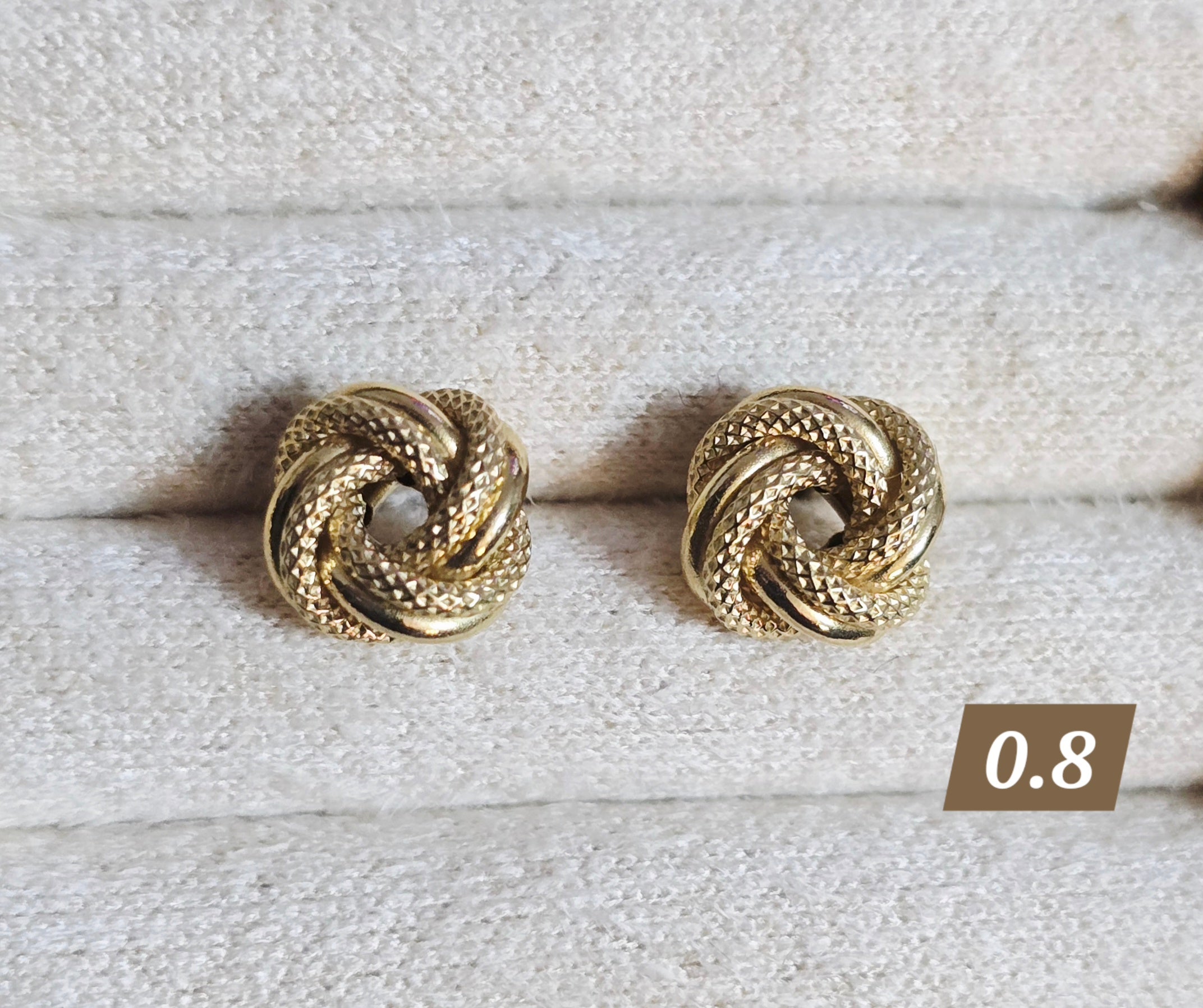 Diamond knot earrings with butterfly cap in 18karat Italian yellow gold, 0.8 grams