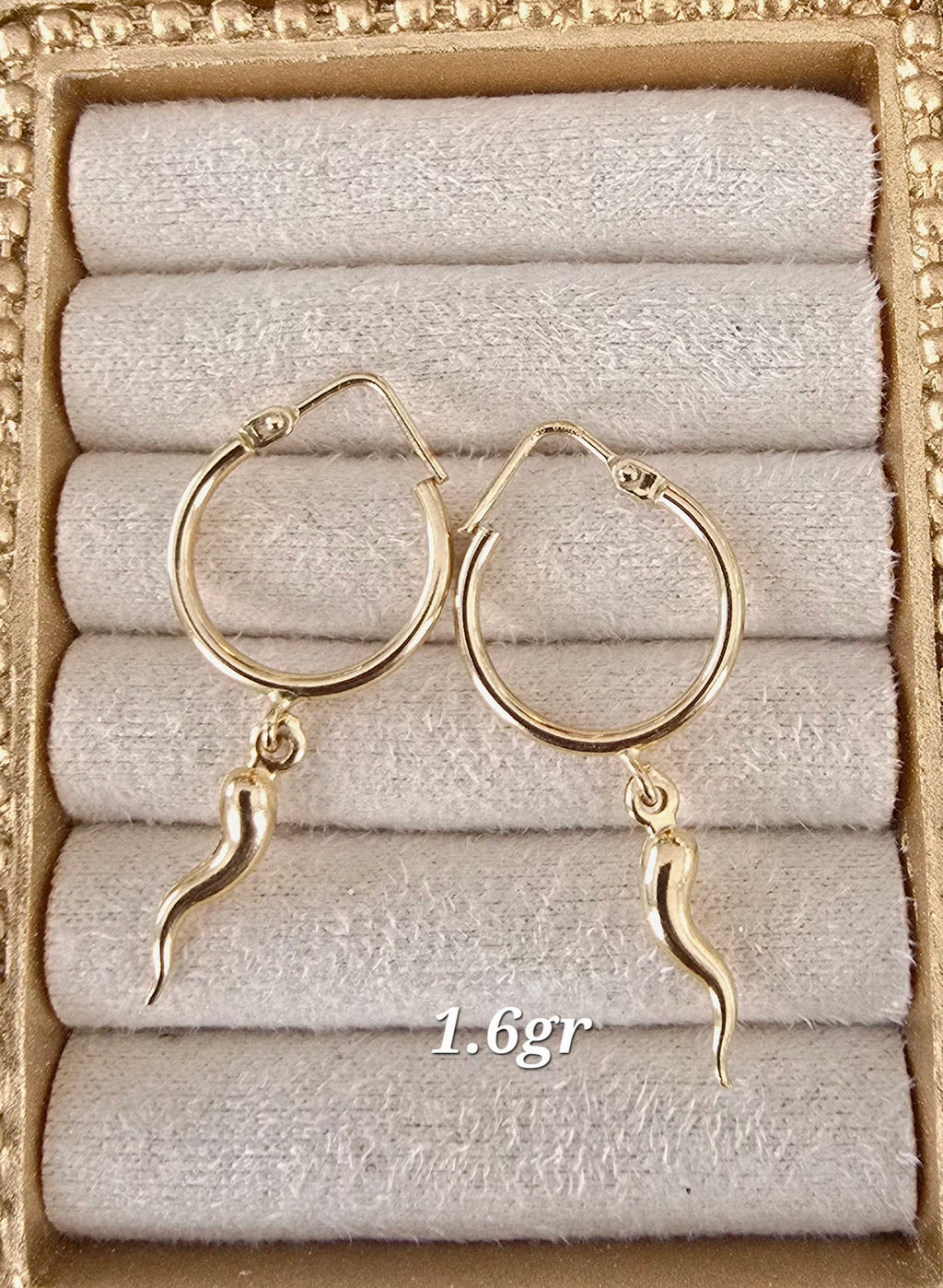 Pendientes de aro dorados con cornicello