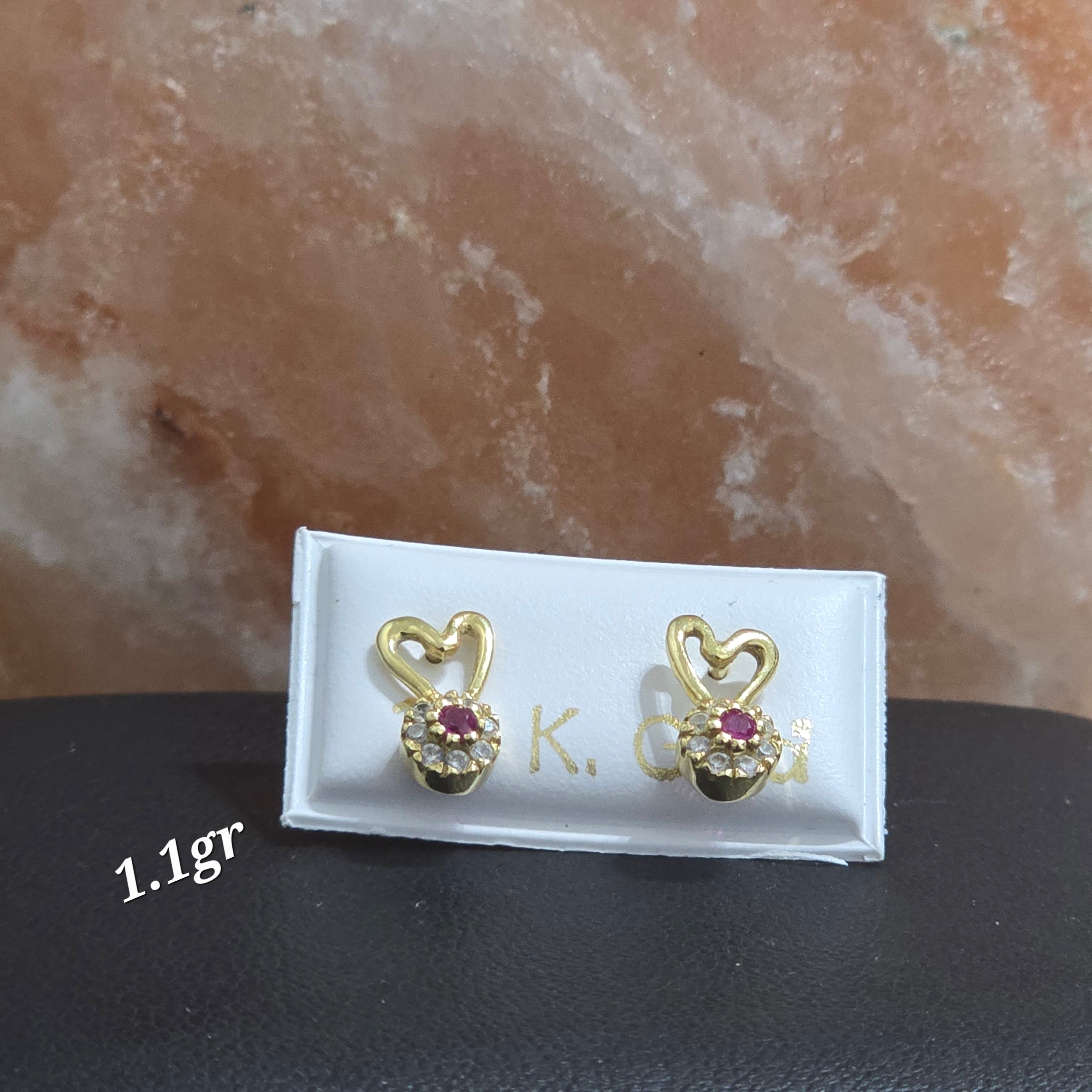 Butterfly tendrils with fuchsia zircon, 1.1g