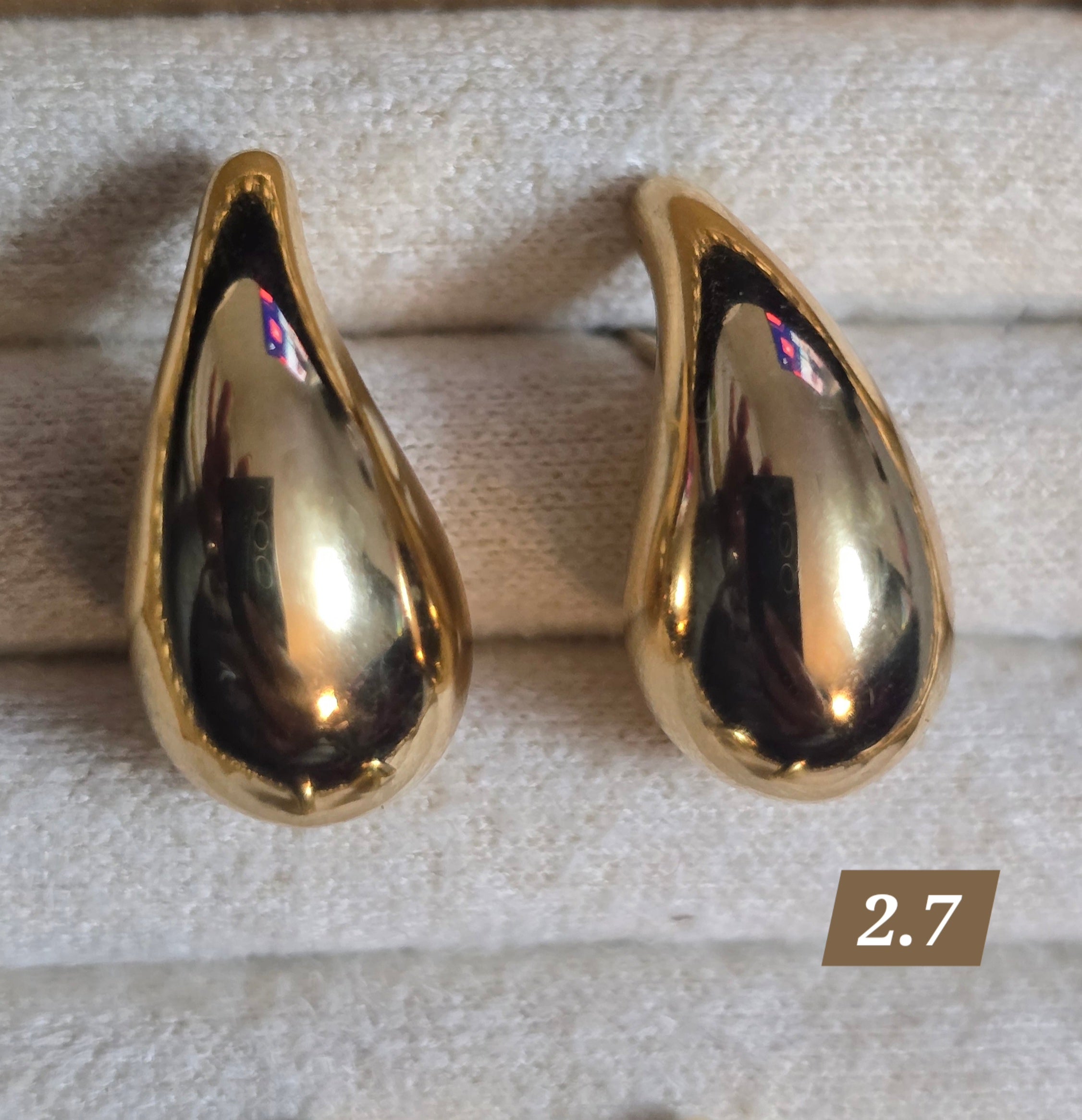 Butterfly-shaped drop earrings in 18-karat Italian yellow gold, 2.7 grams