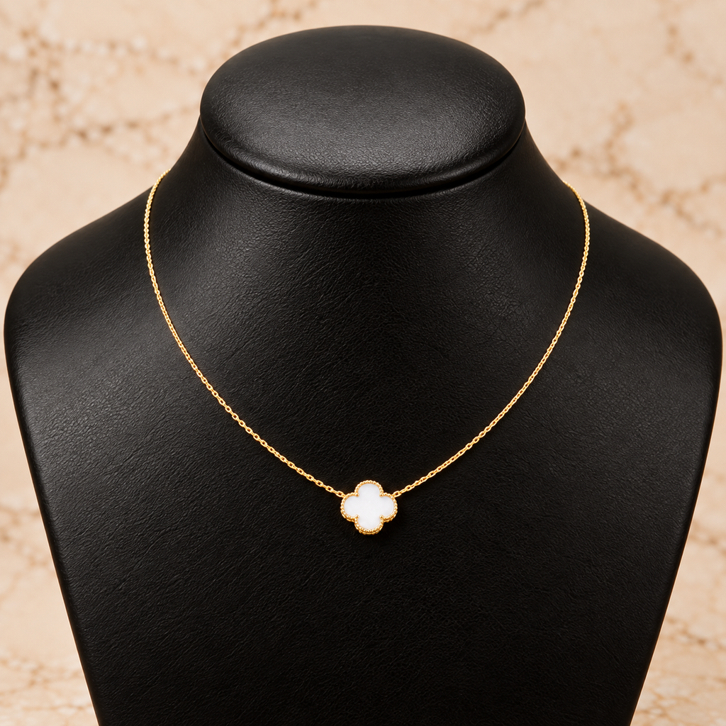 White clover pendant necklace – solid 18k gold