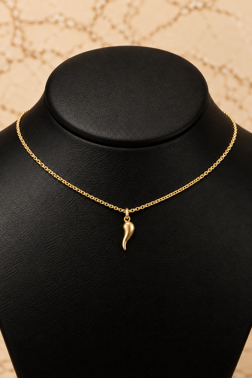 Gold horn pendant necklace – solid 18k gold