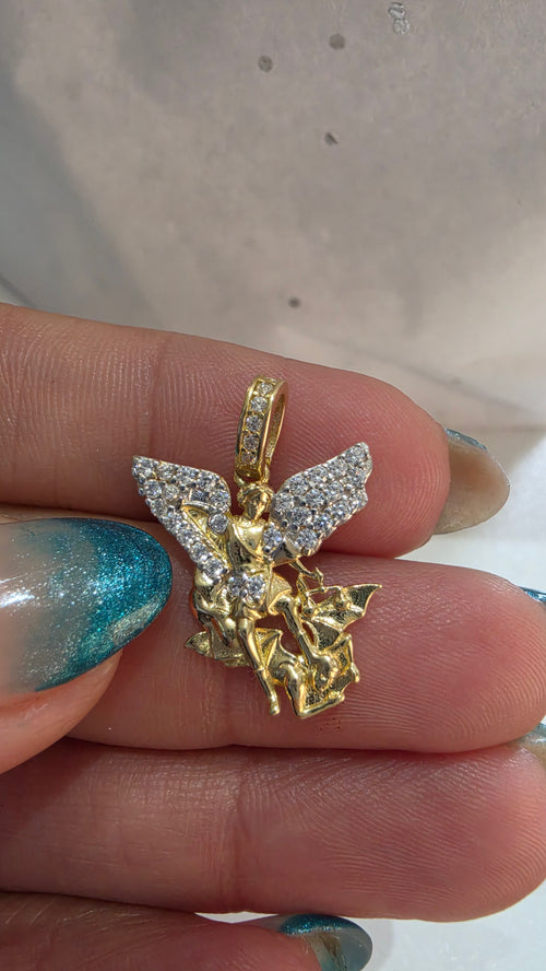 Angel pendant – solid 18k gold