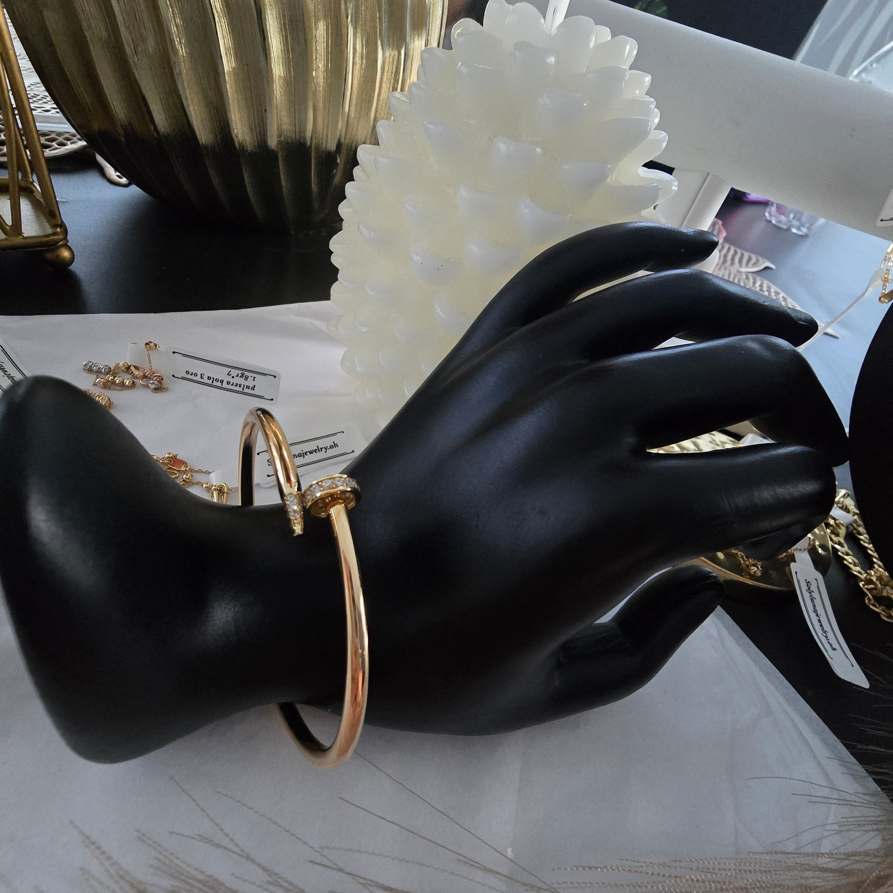 Rigid nail bracelet with spring in 18-karat Italian yellow gold with white zircons, 18 cm in diameter, 6.8 grams