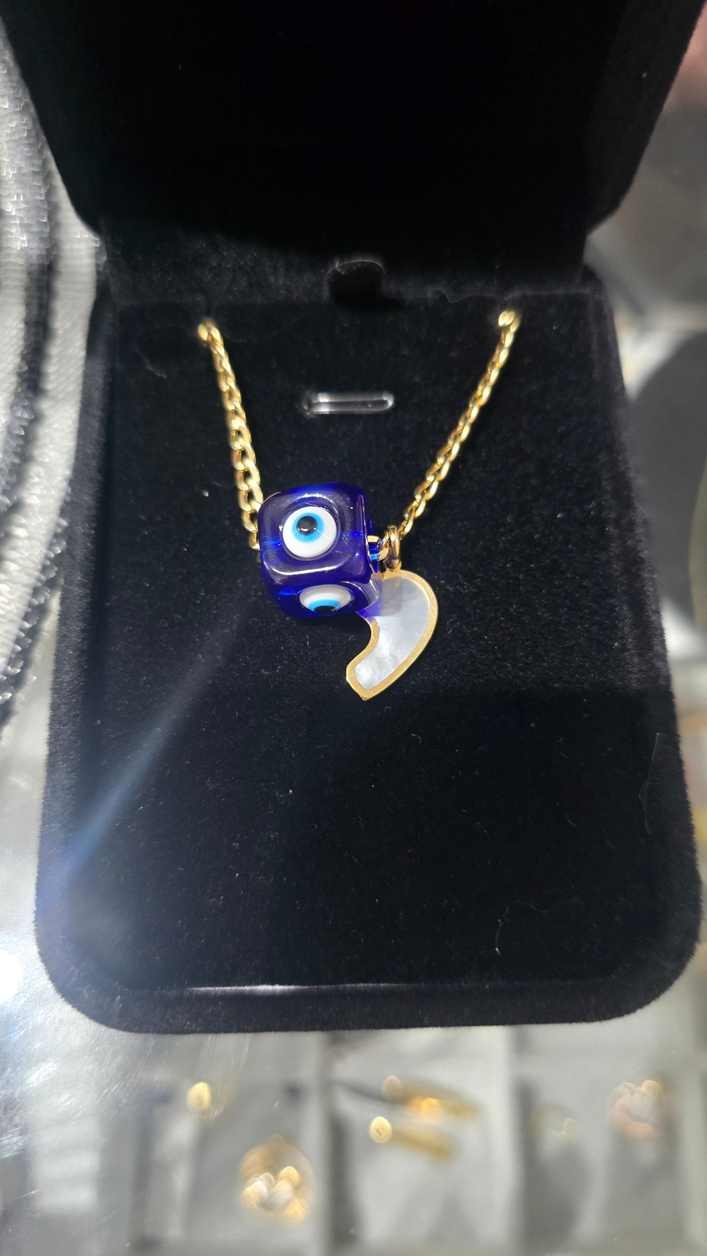 Sisters' Heart Set, 4.5g Cuban Weave Chain and Mother-of-Pearl Heart Pendant