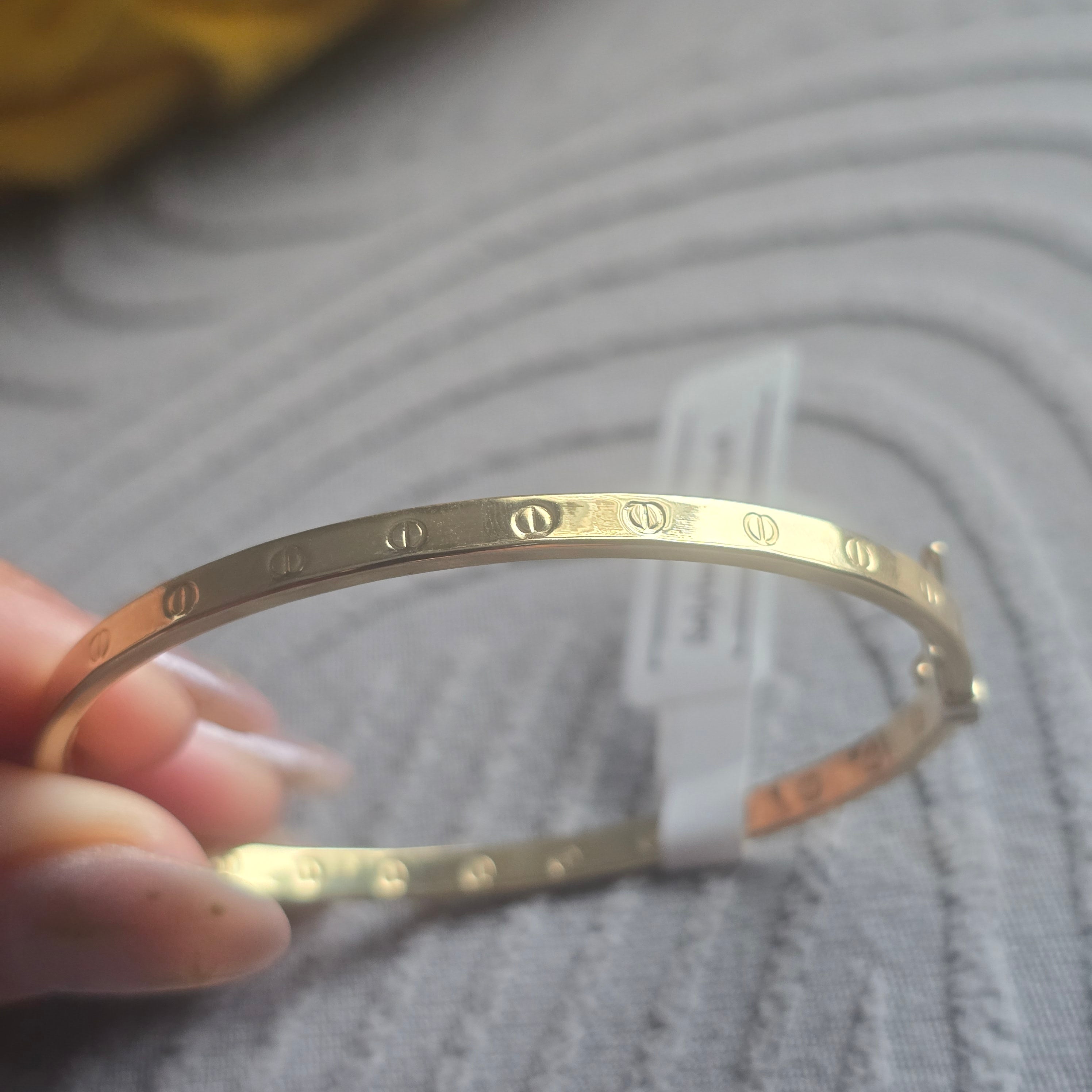 Cartier-style bracelet in 18-karat Italian yellow gold, 5 grams