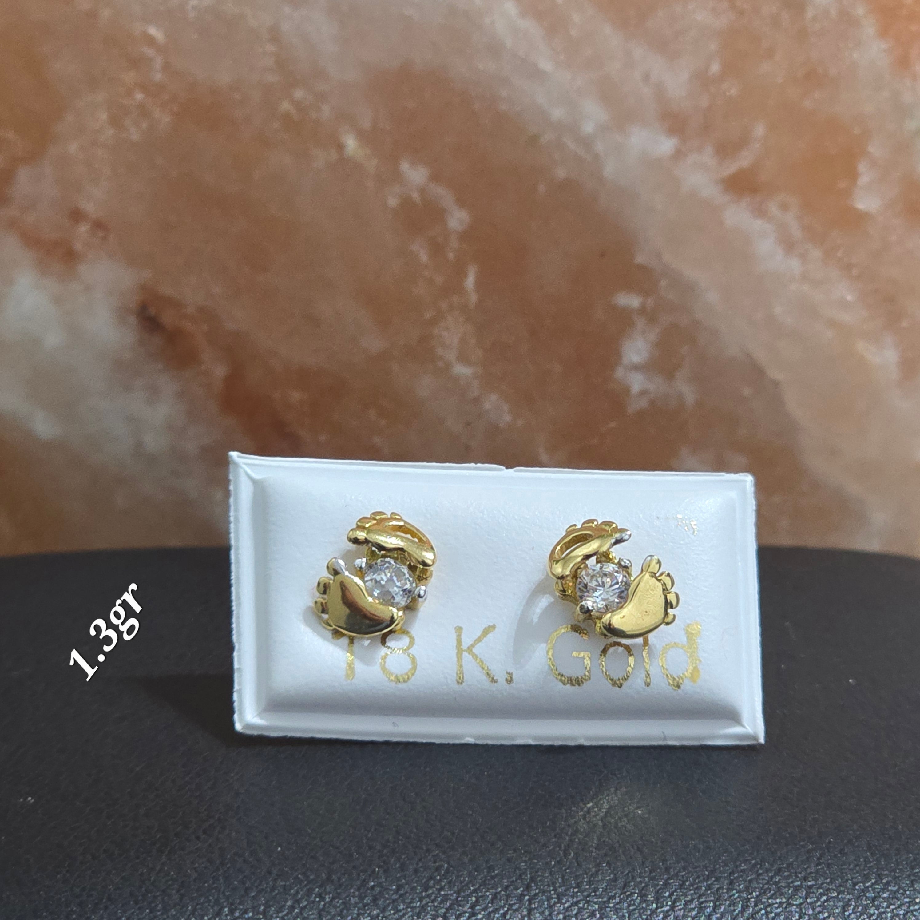 Zarcillos de pie de bebe con circonita blanca de 1.3gr